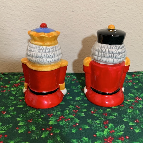 Vintage 1993 Nutcracker Salt & Pepper Shaker Set, VIB - Picture 3 of 9
